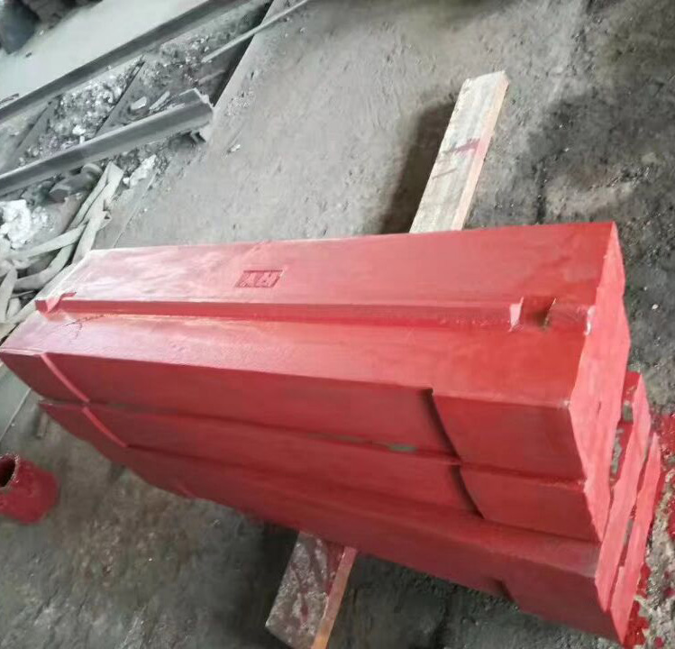 Blow bar for impact crusher