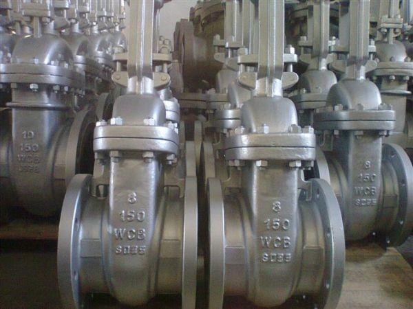 China steel casting flanged gate valve body