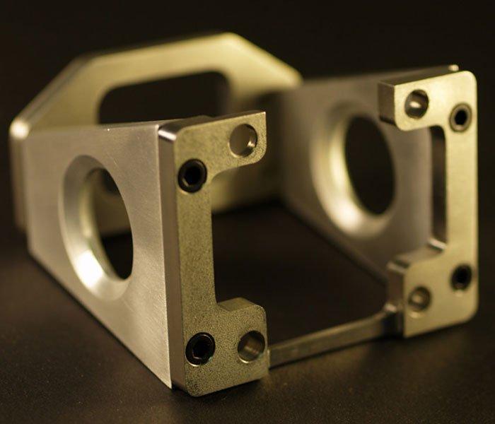 THE BENEFITS AND APPLICATIONS OF 5-AXIS CNC MACHINING SERVICES